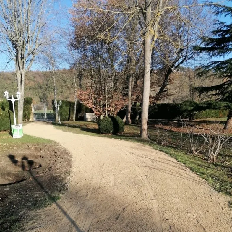 Alex l’artisan de l’arbre entretien, création, terrassement, frelons, clôtures et portails, réalisations de chantier - paysagiste à Ménilles.